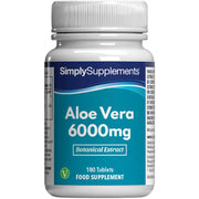 Flacon de compléments alimentaires portant l'étiquette « Aloe Vera 6000mg Simply Supplements », de couleur bleu sur fond blanc.
