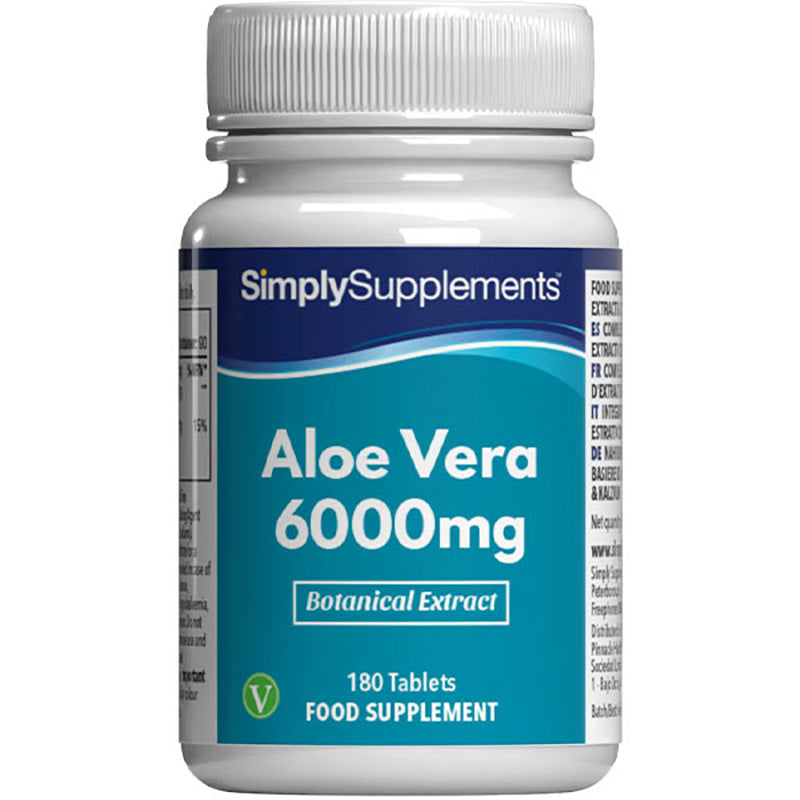 Flacon de compléments alimentaires portant l'étiquette « Aloe Vera 6000mg Simply Supplements », de couleur bleu sur fond blanc.
