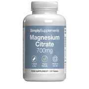 Flacon de compléments alimentaires portant l'étiquette « Citrate de Magnésium 700mg Simply Supplements », de couleur gris sur fond blanc.
