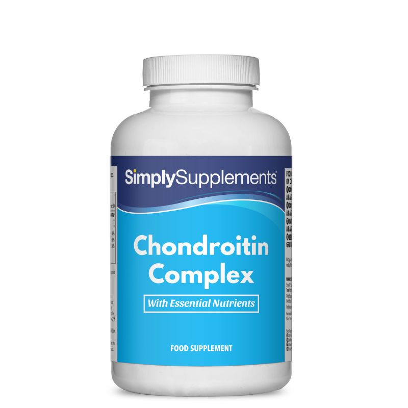 Flacon de compléments alimentaires portant l'étiquette « Complexe Chondroïtine Simply Supplements », de couleur blue clair sur fond blanc.
