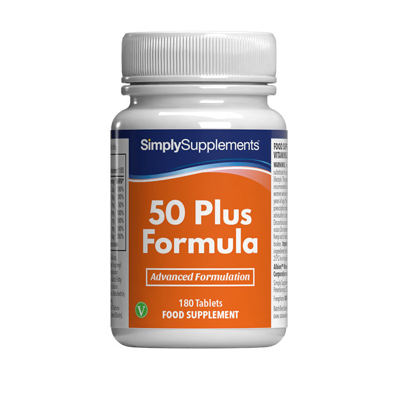 Flacon de compléments alimentaires portant l'étiquette «Formule 50 Plus Simply Supplements », de couleur orange sur fond blanc.
