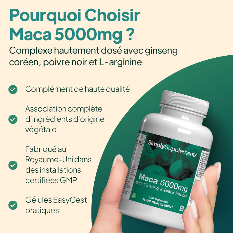 Illustration présentant les caractéristiques du produit « Simply Supplements Maca 5000 mg au ginseng et au poivre noir », montrant un gros plan du flacon sur un fond clair, accompagné d'un encadré blanc indiquant : des compléments alimentaires de qualité supérieure, une formule conçue pour le bien-être et la vitalité, un mélange complet d'ingrédients végétaux, une fabrication au Royaume-Uni dans des installations certifiées GMP, du ginseng coréen, du poivre noir et de la L-arginine, ainsi que des gélules Ea