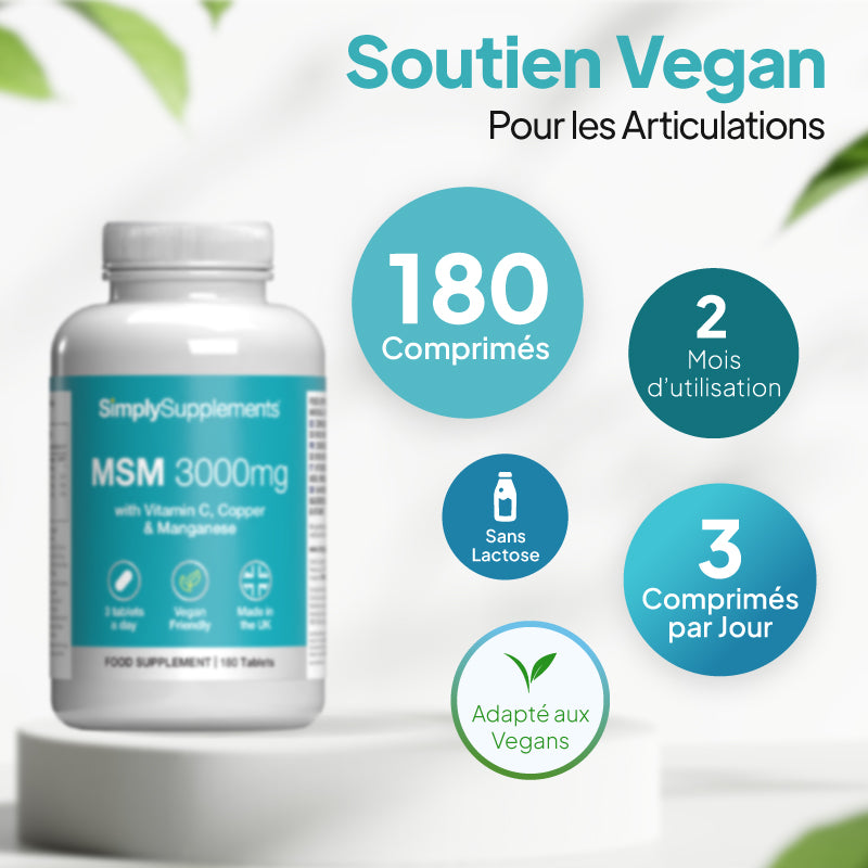 Un flacon blanc de compléments alimentaires portant l'étiquette « SimplySupplements MSM 3000 mg » de couleur bleu sarcelle, présenté sur un socle avec un texte marketing en français et des encadrés circulaires indiquant la posologie, la durée du traitement, l'absence de lactose et la compatibilité avec un régime végétalien.