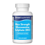 Flacon de compléments alimentaires portant l'étiquette « Sulfate de Glucosamine 2KCI Extra Fort Simply Supplements », de couleur bleu clair sur fond blanc.

