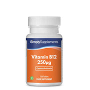 Flacon de compléments alimentaires portant l'étiquette « Vitamine B12 250mcg Simply Supplements », de couleur orange sur fond blanc.
