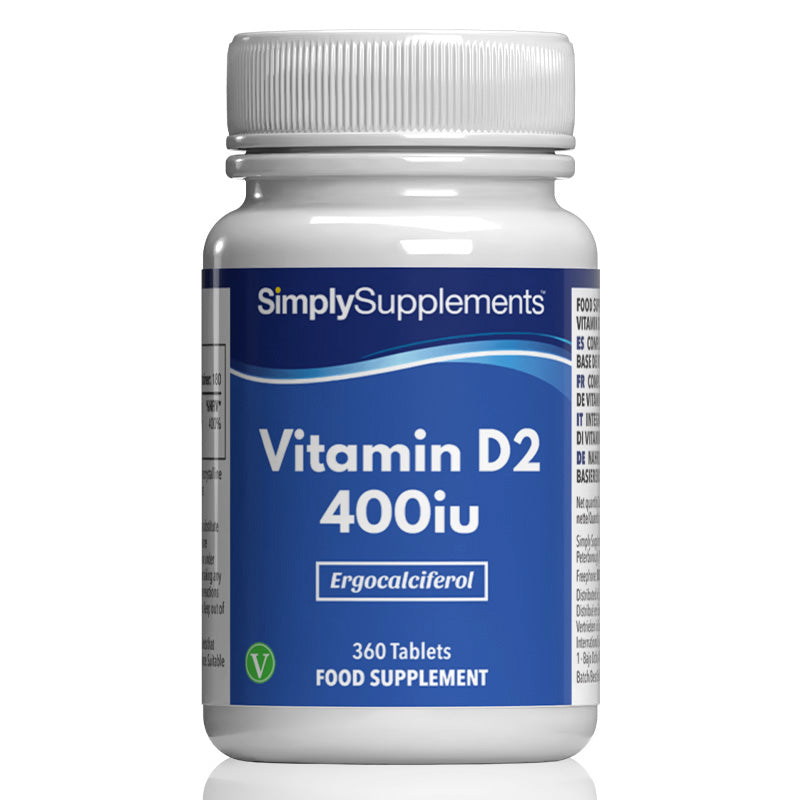 Flacon de compléments alimentaires portant l'étiquette « Vitamine D 400iu Simply Supplements », de couleur bleu sur fond blanc.
